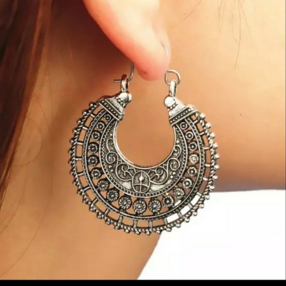 Antique Silver Boho Vintage Floral Design Summer Style Round Earrings - Picture 2 of 4